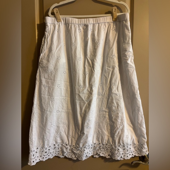 Old Navy White Eyelet A-Line Skirt - Picture 3 of 4